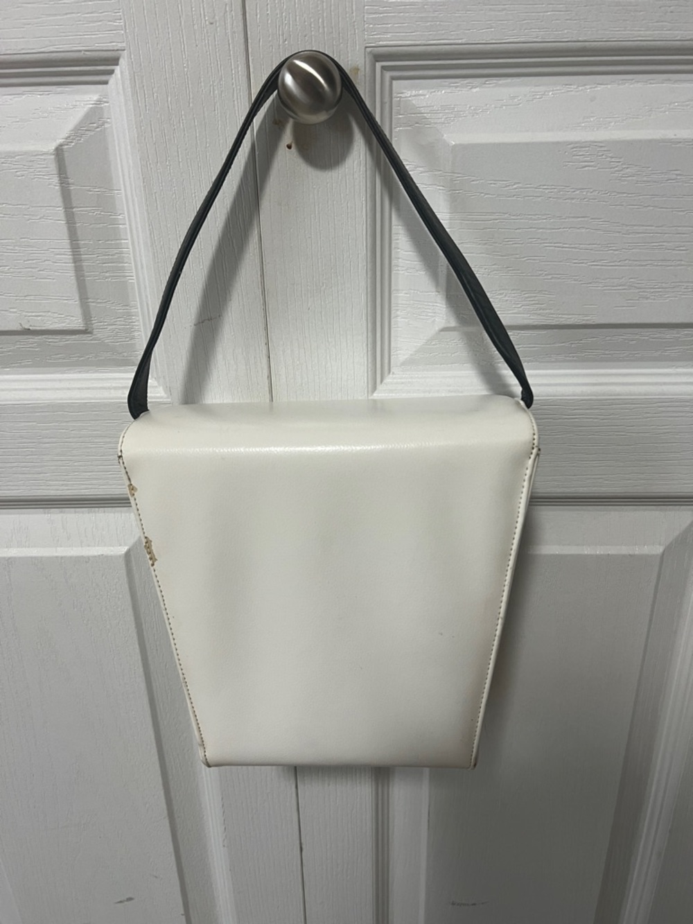Vintage Classic Two-Tone Shoulder purse - Navy & White - Picture 5 of 13